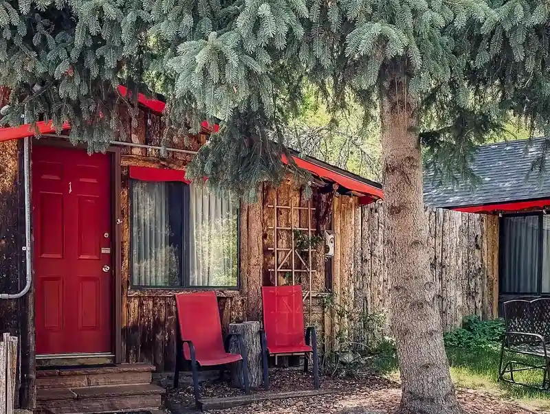 Outside of Foot of the Mountain Motel